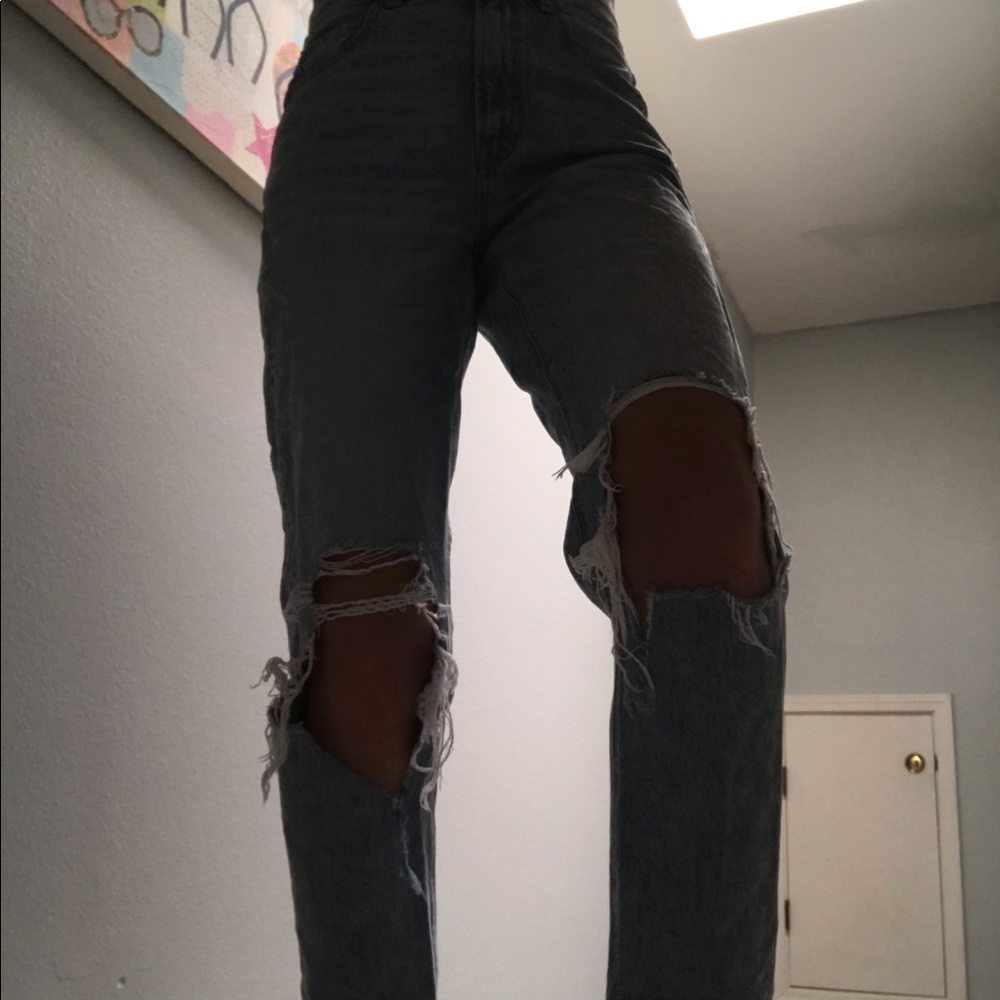 Acid Wash Ripped Mom Jeans - Picture 2 of 5